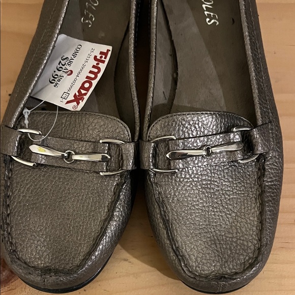 AEROSOLES Women's Metallic Loafers - Picture 2 of 5